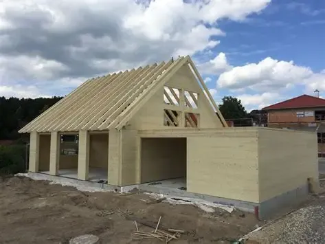 3 Familien-Holzhaus
